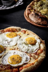 Pizza con huevo
