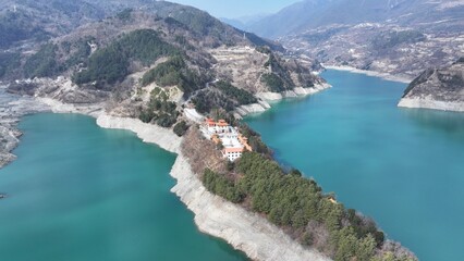 Fototapeta premium Qiaoqi Lake and Yongshou Temple