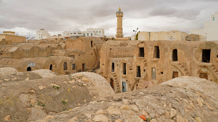 Ksar Ouled Brahim,Medeninetipico villaggio fortificato Berbero composto da granai e abitazioni...
