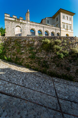Obraz premium Spoleto, Ponte delle Torri roman bridge and Rocca Albornoziana medieval fortress. Umbria region, Italy, Europe.