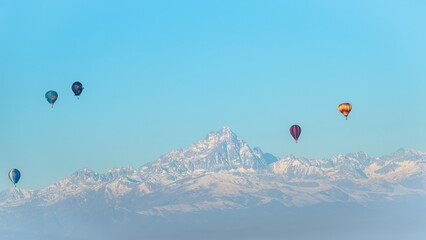 Mongolfiere e Monviso