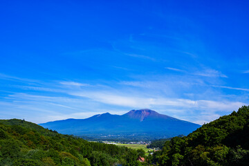 Fototapeta premium 浅間山 南側 南斜面 活火山 【 軽井沢 の 観光名所 】