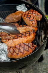 きれいな焼き跡のついたステーキ