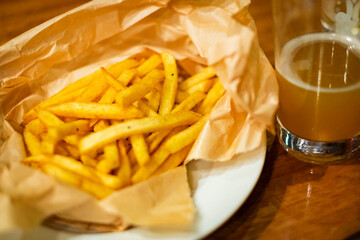 フライドポテトとビール