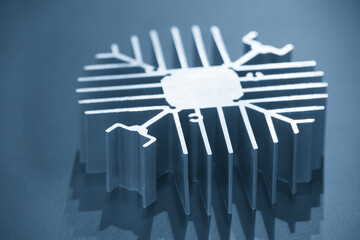  The circular shape of aluminum heat sink profile.
