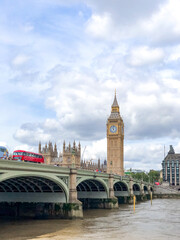 Obraz premium Big Ben and Westminster Bridge stand tall over the River Thames, showcasing London’s iconic landmarks and rich history.
