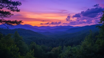 Obraz premium Serene Mountain Sunset Overlooking Lush Green Valleys