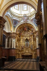 Obraz premium Nave principal y retablo de la catedral de Albarracin, Teruel, Aragon, España.