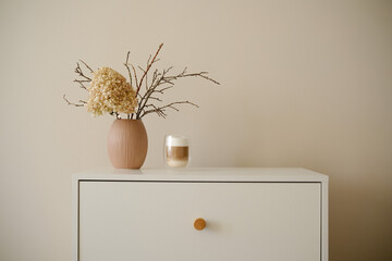  Stylish minimalist decor ideas using beautiful dried flowers, exquisite coffee on white dresser.
