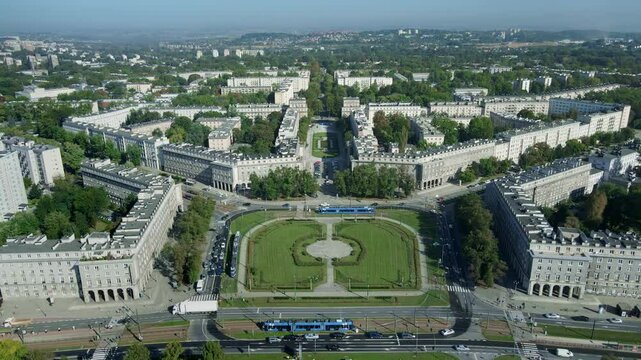 Krak&oacute;w, Nowa Huta, plac Centralny imienia Ronalda Regana. Socrealistyczny układ urbanistyczny. Polska