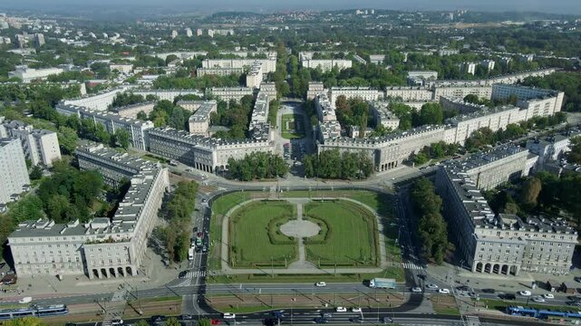Krak&oacute;w, Nowa Huta, plac Centralny imienia Ronalda Regana. Socrealistyczny układ urbanistyczny. Polska