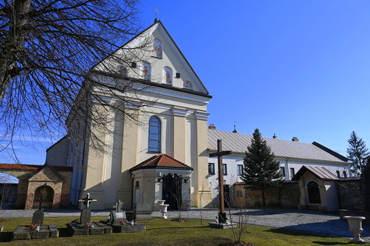 Kości&oacute;ł i Klasztor O.O. Franciszkan&oacute;w wzniesiony na miejscu dawnego zamku, Parafia rzymskokatolicka pw. św. Anny, Biecz, Małopolska, Polska, Europa