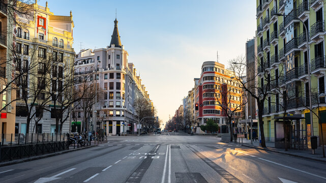 Fototapeta Crossroads of streets of great commercial activity in Madrid, Calle Goya and Calle Alcala, Spain.