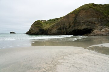 Wharariki Beach on a Bright Day – Stunning Seaside Landscape with Ocean Views