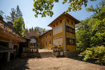 The Abandoned Historic Villa of an Artist in Northern Italy