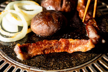 鉄板の上の霜降り牛肉