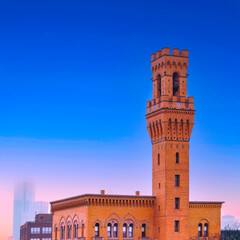 Obraz premium Boston Landmark Monument on I-93 Interstate Highway at sunset in Massachusetts
