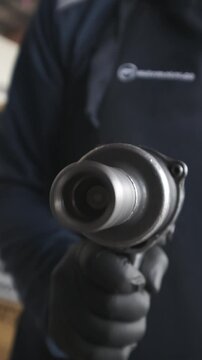 Maquina para quitar ruedas.