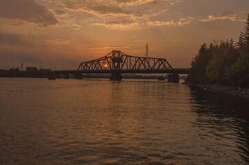 Obraz premium Early Morning At Little Current Swing Bridge