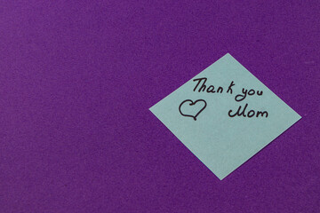 Heartfelt note expressing love and gratitude for mom on a colorful background