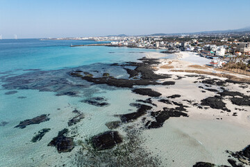 하늘에서 드론으로 촬영한 바다 사진 제주 제주시 한림읍 협재리 협재해수욕장