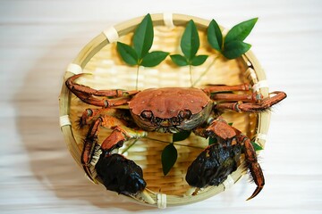 贅沢な茹でたてのモクズガニ