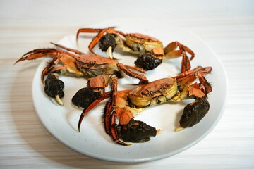 茹でたてモクズガニの極上の旨み