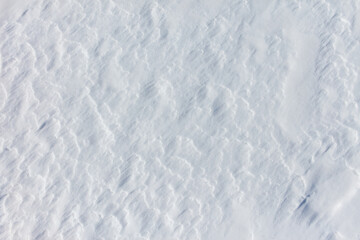 Obraz premium The snow is white and the ground is covered in it