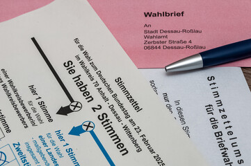 Wahlschein ankreuzen - Stimmzettel - Briefwahl
