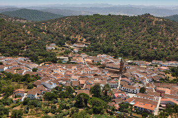 Obraz premium Picturesque andalusian village of Alajar from Arias Montano viewpoint. Huelva