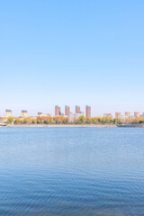Obraz premium Nice city park by the lake