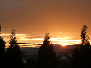 Coucher de soleil orange ville