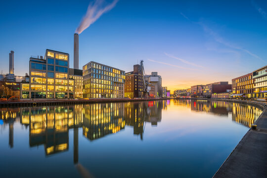 Stadthafen in M&uuml;nster, Germany at night