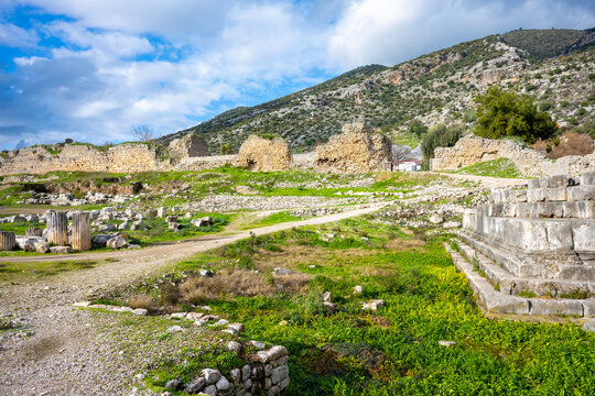 The remains of the ancient city of Limyra, are situated on the Kumluca-Finike road 11 km after Kumluca, in Zengerler village, and on the mountain hillsides to the Finike plain, Antalya 
