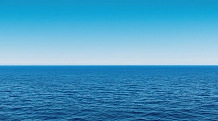 Obraz premium Deep Blue Ocean Horizon Under Clear Sky