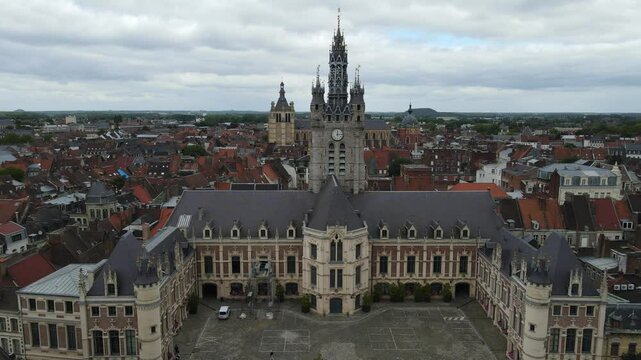 Vue a&eacute;rienne drone Douai, beffroi du XV&egrave;me si&egrave;cle 