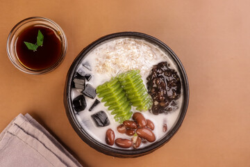 Ce Hun Tiaw is Traditional Sweet Dessert from Pontianak, Indonesia. Made from cendol, Hunkwe Flour, Red Bean with Palm Sugar and Coconut Milk