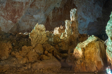 The cave is situated in Killik location of Ahirtas village at Dosemealti  district of Antalya Province.The cave is 633 m long and has two large chambers on the main gallery, which has a clearance.