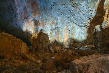 The cave is situated in Killik location of Ahirtas village at Dosemealti  district of Antalya Province.The cave is 633 m long and has two large chambers on the main gallery, which has a clearance.
