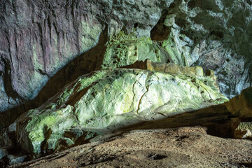 The cave is situated in Killik location of Ahirtas village at Dosemealti  district of Antalya Province.The cave is 633 m long and has two large chambers on the main gallery, which has a clearance.