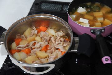 料理をする様子