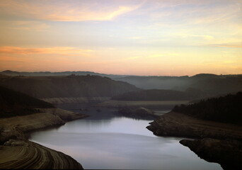 CANTAL- RETENUE D'EAU