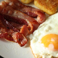 fried eggs with bacon