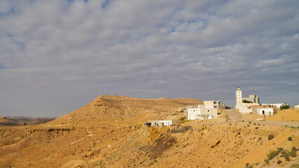 Ksar Al-Kharashifa,governatorato di Tataouine, Tunisia, resti del villaggio fortificato Berbero composto da granai e abitazioni costruiti all'interno di un muro di cinta difensivo.Tatoaine, Tunisia