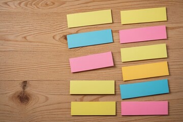 several sticky notes are arranged on a wooden surface