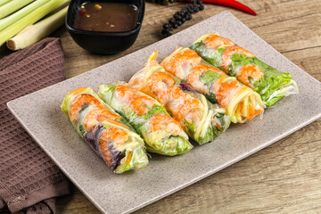 Vietnamese spring roll with prawn and mango