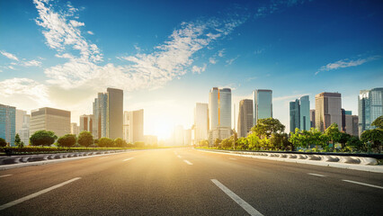 Obraz premium A panoramic view of a bustling city skyline with towering buildings, illuminated by sunlight, and clouds in the sky.