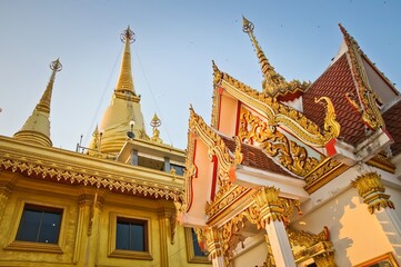 Fototapeta premium Golden pagoda in Nakhon Sawan, Thailand