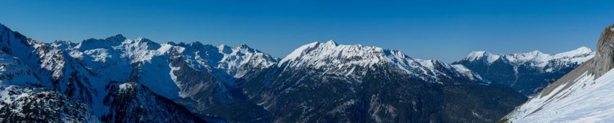 Winterpanorama Berge über dem Fernpass auf der Lermooser Seite