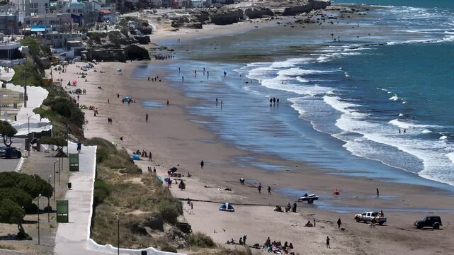 People enjoying g sunny day by the beach. Las Grutas, Rio Negro province, Argentina. 28th November, 2024